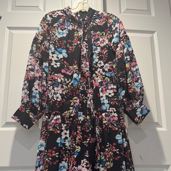 Elegant Floral Long Sleeve Dress - Picture 2 of 4